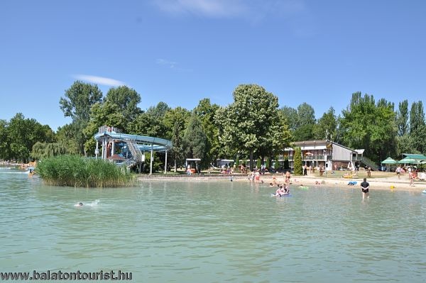 BalatontouristFuredKempingesUdulofalu-Balatonfured2