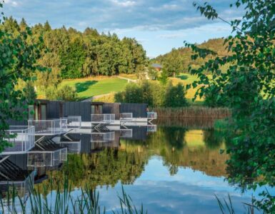 Hausboaty Ypsilon Golf Liberec – netradiční ubytování v hausbótu na vodě
