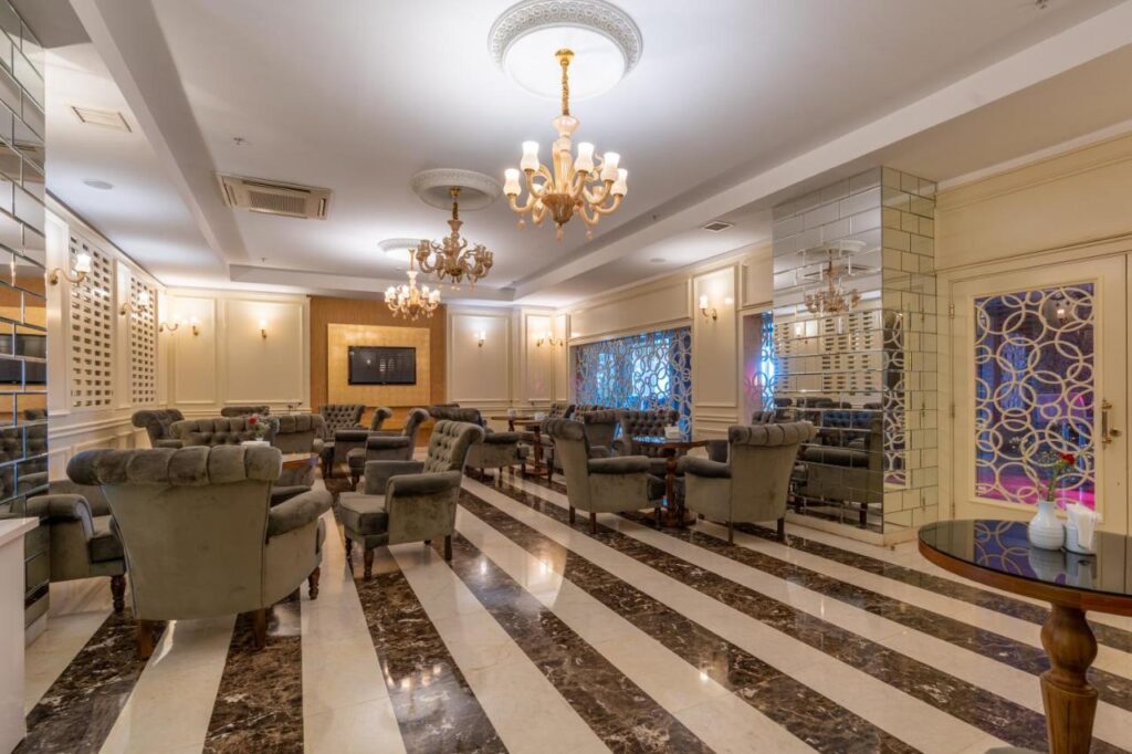 Hotel Saturn Palace