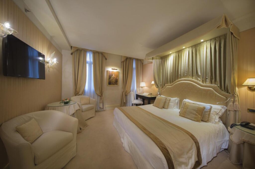 Hotel A La Commedia
