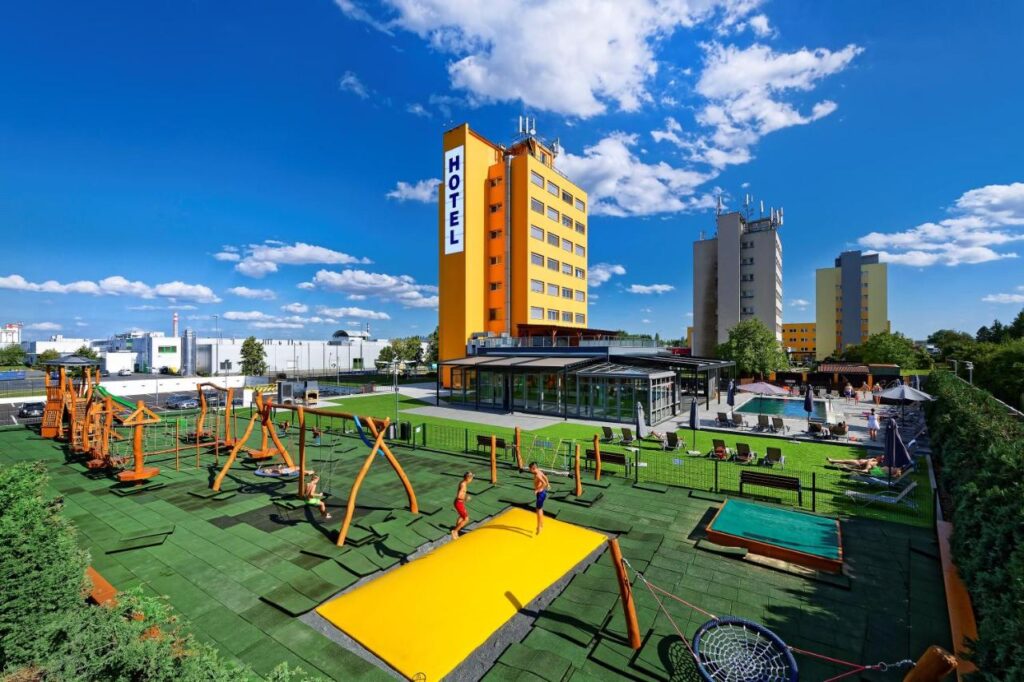 Hotel Aura Praha design & garden pool
