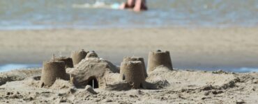 Hrad z písku na pláži