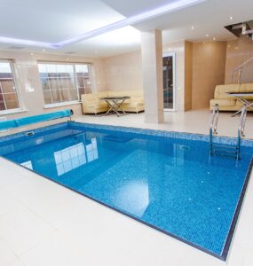 Hotel s bazénem na horách