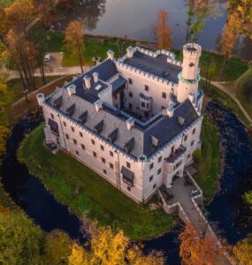 Zamek Karpniki Schloss Fischbach