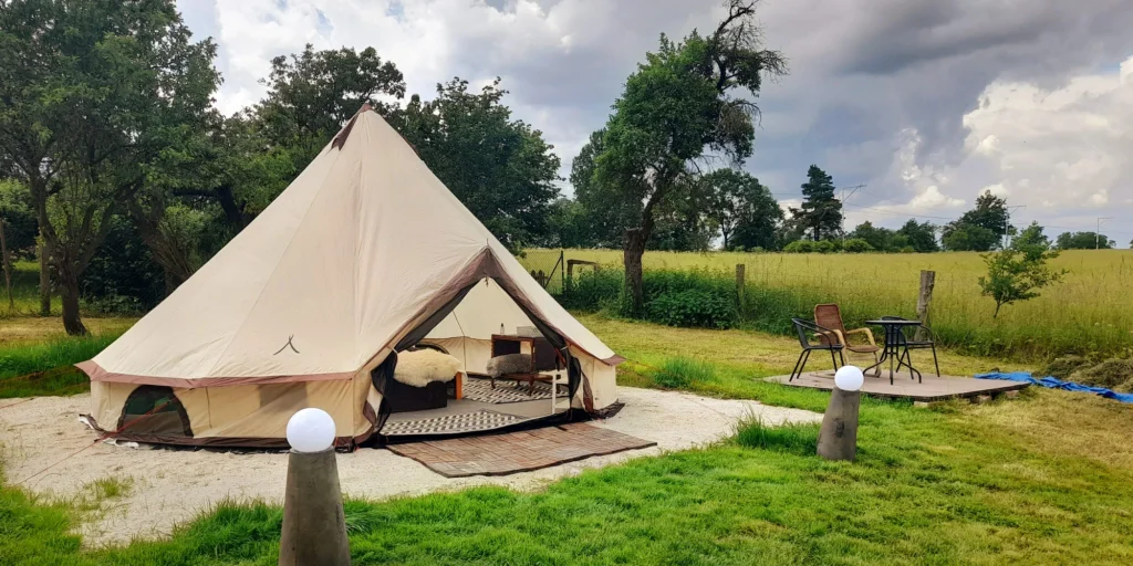 Glamping na samotě u lesa s bazénem i saunou