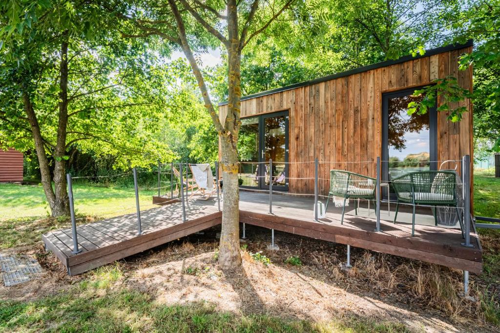 Rybník Plovoucí Sauna Glamping - kombinace lesa a relaxace na hladině