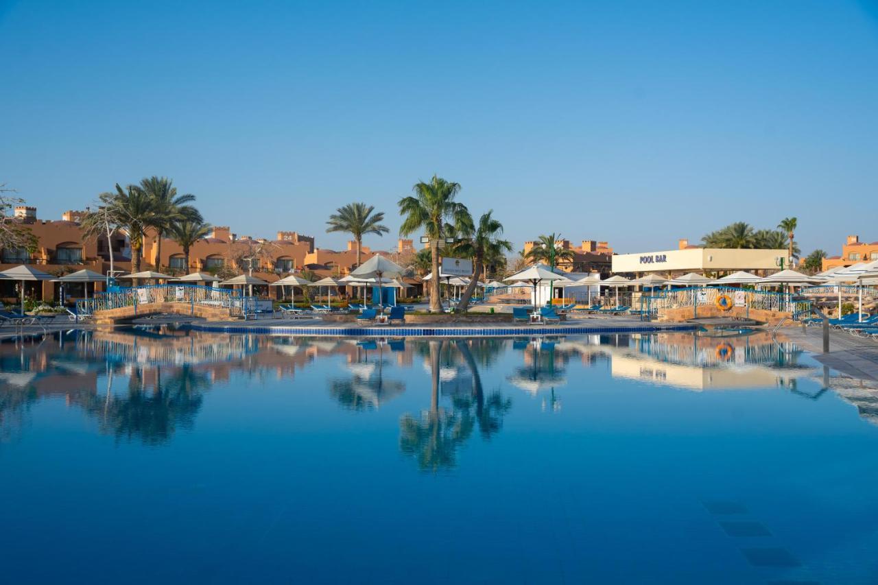 Akassia Swiss Resort – hotelový areál s bazénem